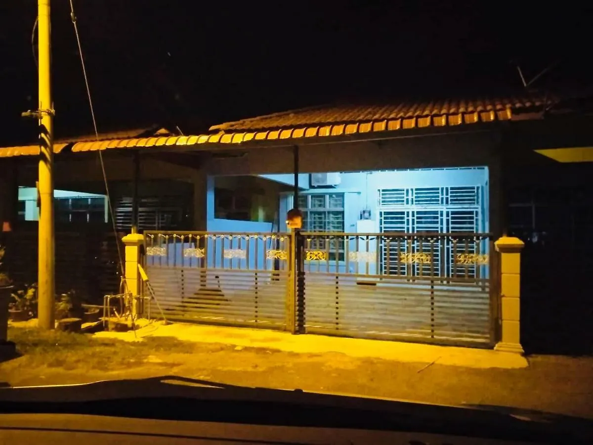 別荘 Medina Homestay Pengkalan BalakMalacca
